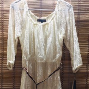 Junior’s natural lace dress with belt